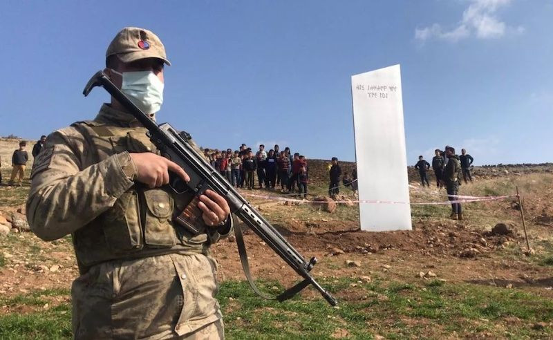 Monolit yine ortaya çıktı Şanlıurfa'da gören telefona sarıldı! Vatandaşlar şaştı kaldı - Resim: 1