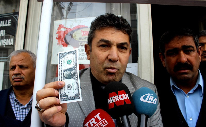 Dolarlarla burunlarını silerek tepkilerini gösterdiler - Resim: 4