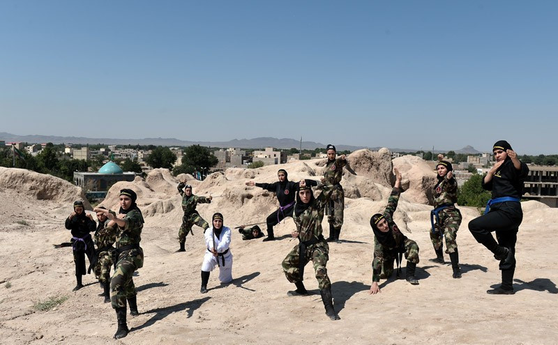 İran'ın bu yüzü çok başka ninja kadınlara bakın! - Resim: 1