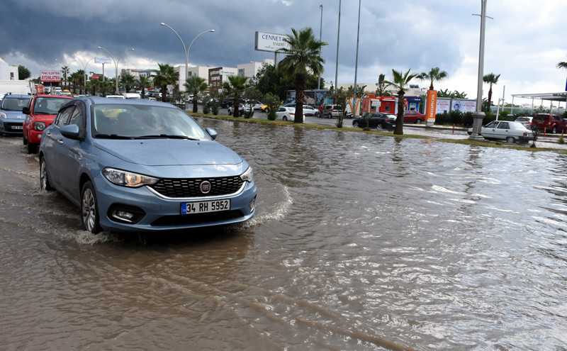 Bodrum'da sağanak yağış hayatı felç etti - Resim: 4