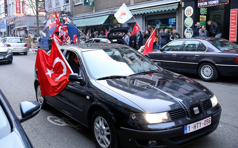 Gurbetçiler referandum sonuçlarını çılgınca kutladı - Resim: 3