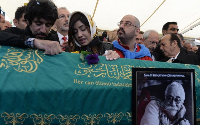 Levent Kırca cenaze töreni kimler yoktu ki! - Resim: 1