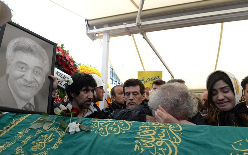 Levent Kırca cenaze töreni kimler yoktu ki! - Resim: 4