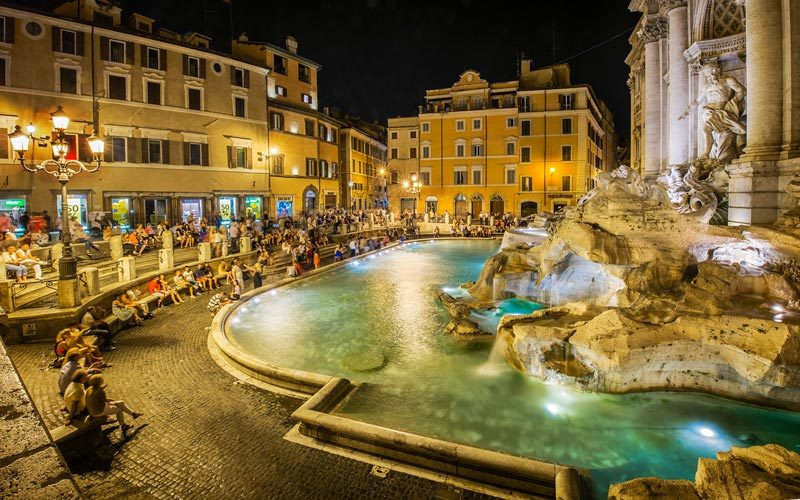 İtalya'daki meşhur tarihi çeşmeye herkesin gözleri önünde.. - Resim: 4