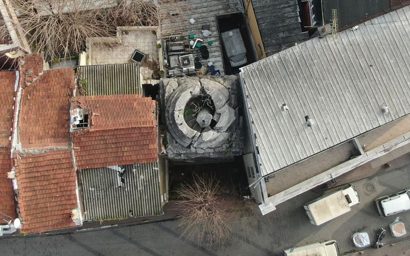 Avrat Taşı diye biliniyor! 16 asırlık tarihi eser İstanbul'da sıkışıp kaldı - Resim: 1