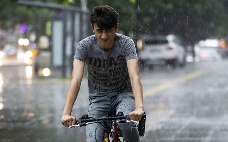 Meteoroloji uyarı verdi dün bastırmıştı bayramda da fırtına yağmur var - Resim: 1