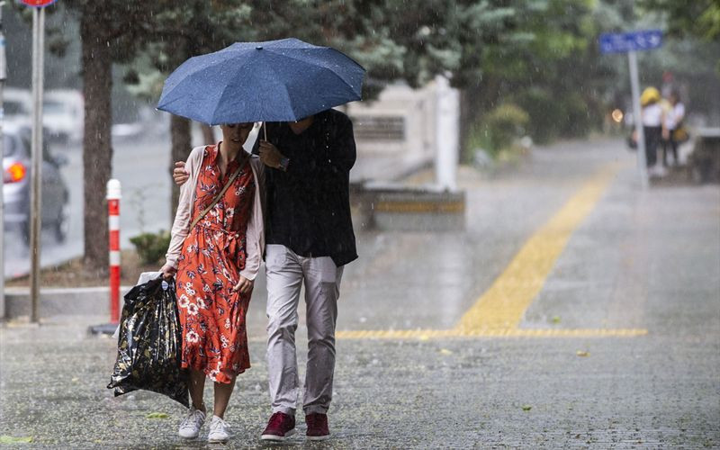 Meteoroloji uyarı verdi dün bastırmıştı bayramda da fırtına yağmur var - Resim: 2