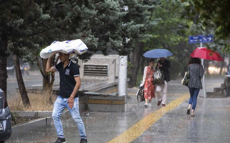 Meteoroloji uyarı verdi dün bastırmıştı bayramda da fırtına yağmur var - Resim: 3