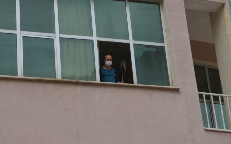 Şemdinli Belediye Başkanı Tahir Saklı'da koronavirüs çıktı ev ev gezmiş - Resim: 1