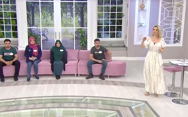 Esra Erol ATV canlı yayını kestirdi cinlere inanan Ayfer Duran avukata saldırdı - Resim: 1