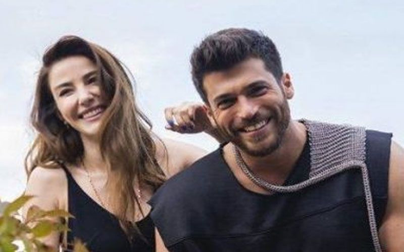 Can Yaman ile çok yakıştırılıyor ama Özge Gürel'in sevgilisi de çok ünlü - Resim: 3