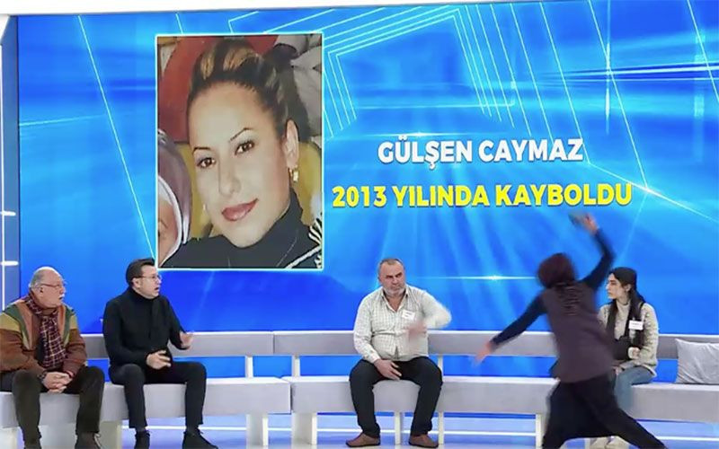 Müge Anlı Tatlı Sert ATV'de canlıda anne terliği çıkarıp konuğu dövdü - Resim: 1