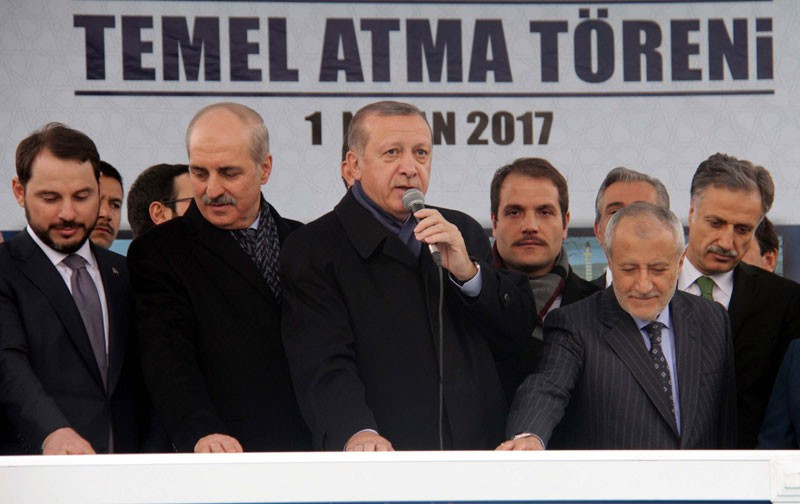 Diyarbakır'da HDP silindi her yer kırmızı beyaz - Resim: 1