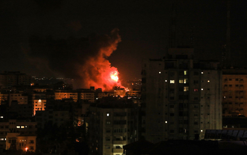 İsrail uçakları Gazze'yi bombaladı - Resim: 4