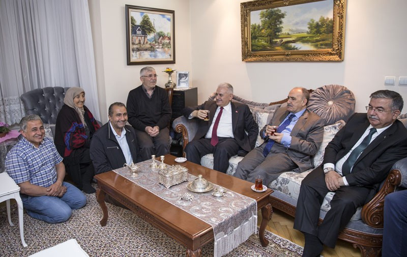 Binali Yıldırım teravih namazı sonrası o eve gitti - Resim: 2