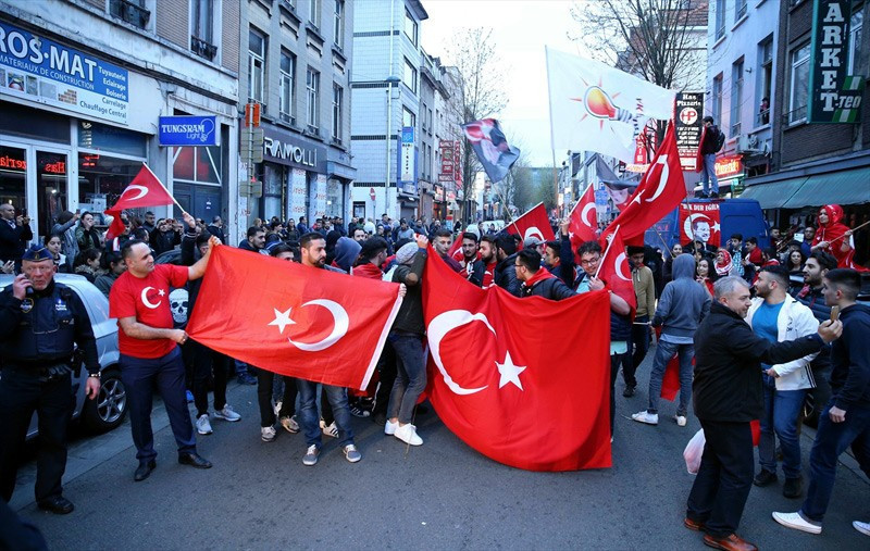 Gurbetçiler referandum sonuçlarını çılgınca kutladı - Resim: 2