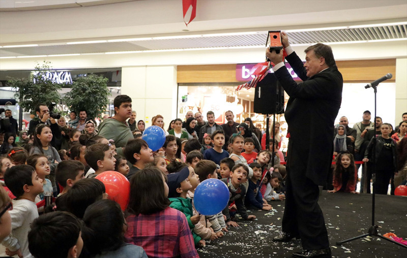 46 yıldır şapkasından tavşan çıkartıyor  - Resim: 3
