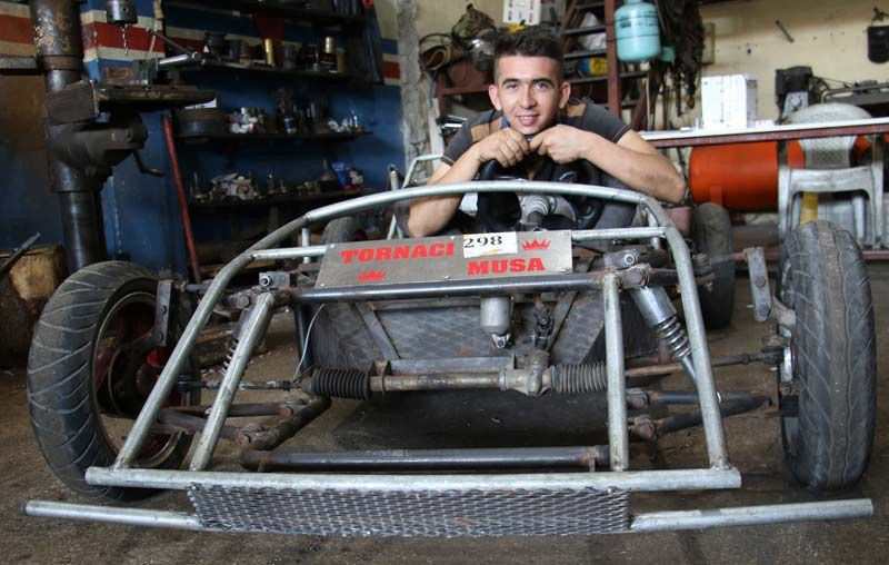 Mersin'de 3 yıl çalıştı 5 bin liraya bu arabayı yaptı - Resim: 1