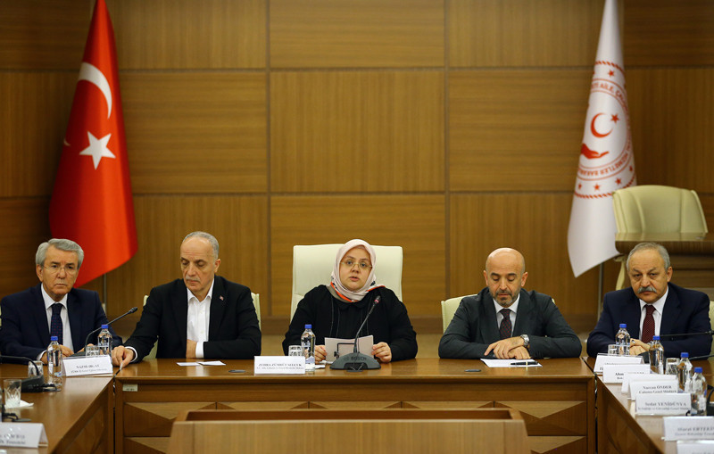 Asgari Ücret toplantılarına damga vurdu kim bu Gülden Görmez? - Resim: 1