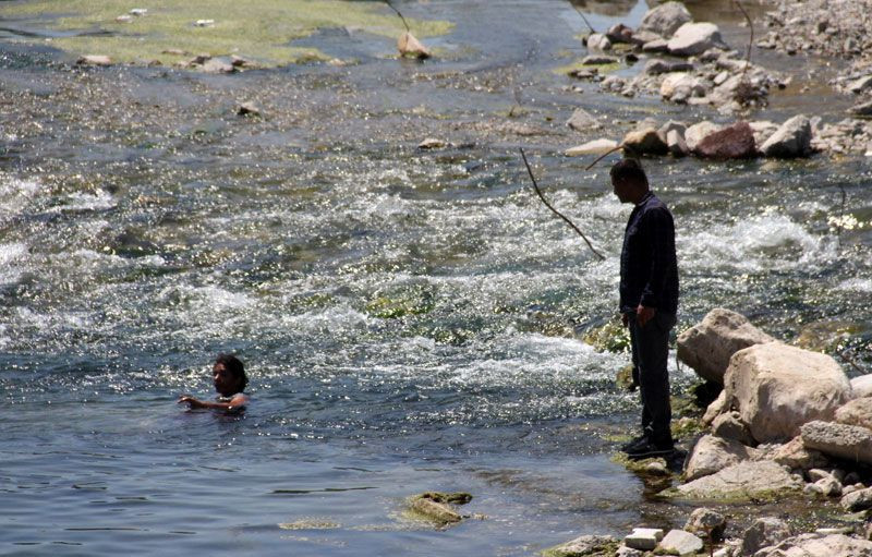 Adana'da 3 yaşındaki torununun gözü önünde kendini öldürmeye kalktı - Resim: 2