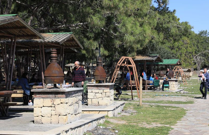Antalya'da Koronavirüsü takmadılar sahiller ve piknik alanları doldu taştı - Resim: 4