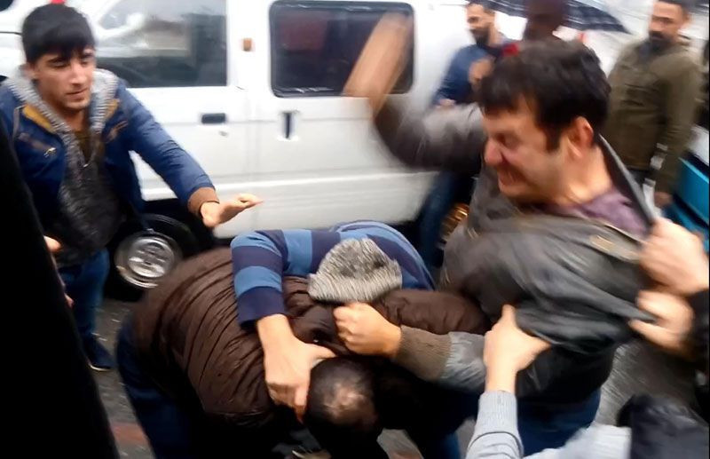 Mersin'de sürücüler tekme tokat kavga etti o anlar kaydedildi - Resim: 4