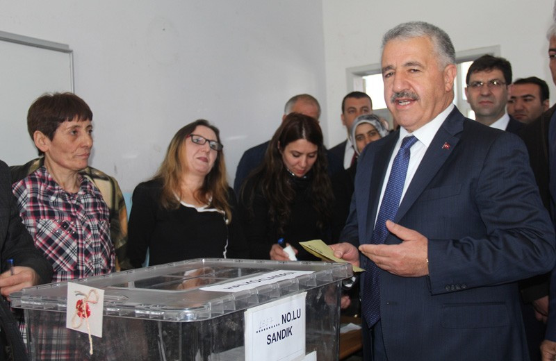 Bakan Ahmet Arslan'a sandık başında sevgi seli! - Resim: 4