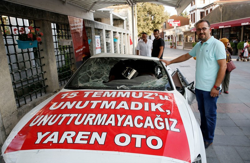 15 Temmuz'da tankın ezdiği otomobil Eyüp'te sergileniyor - Resim: 2