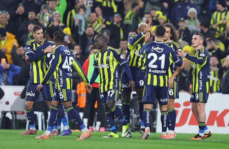 Fenerbahçe’de 6 futbolcu sezon sonu yolcu - Resim: 1
