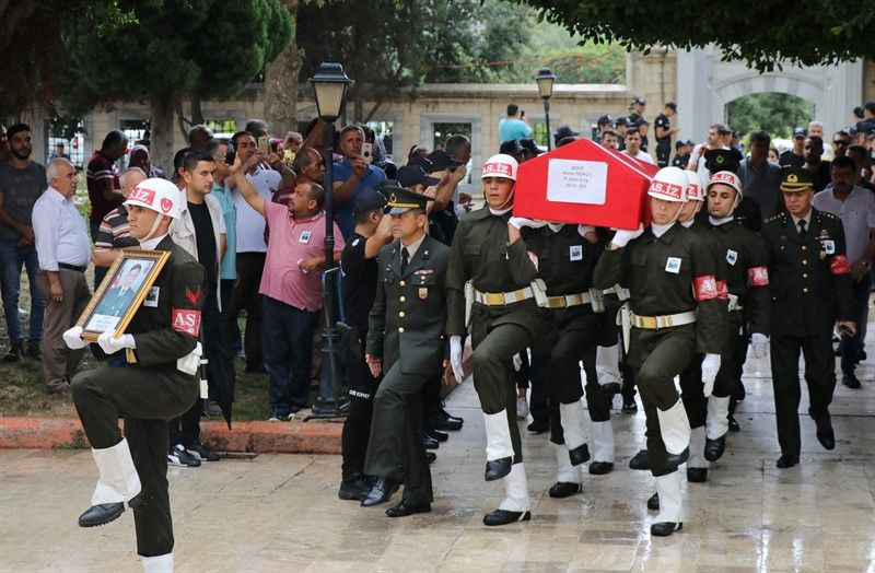 Şırnak şehidi son yolculuğa uğurlandı! Şehit annesinin feryadı yürek yaktı! - Resim: 1