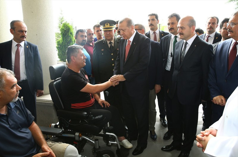 Erdoğan 15 Temmuz gazilerini hastanede ziyaret etti - Resim: 3