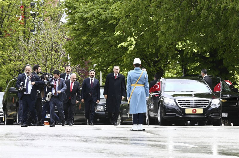 Recep Tayyip Erdoğan mecliste özel törenle karşılandı - Resim: 1