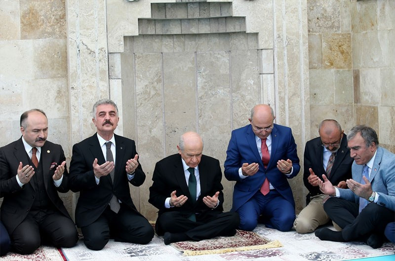 Devlet Bahçeli Ülkücü şehitleri unutmadı - Resim: 2