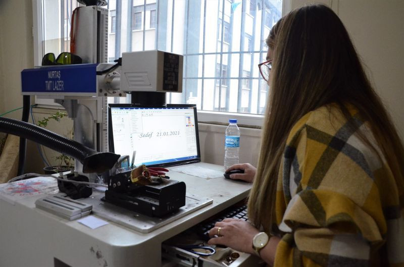 Ordu'da tek kadın bu işi yapıyor ateş ve asitle uğraşıyor! Erkeklerden daha iyi - Resim: 3