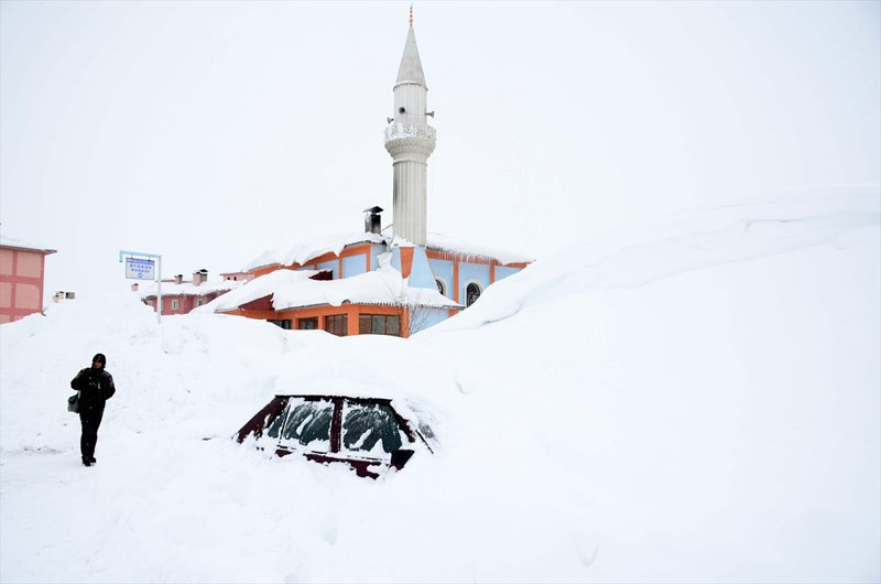 Bitlis'te aydınlatma direkleri kara gömüldü - Resim: 2