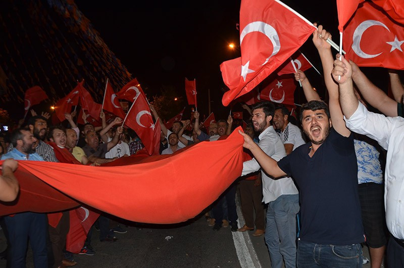 Türkiye darbe girişimine karşı öyle bir direniş başlattı ki… - Resim: 1