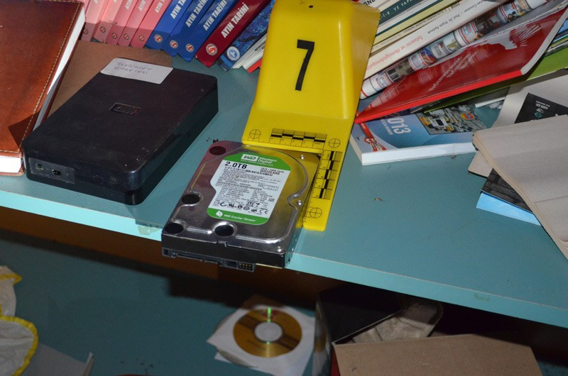 FETÖ tutuklusunun deposundan bakın ne çıktı! - Resim: 2