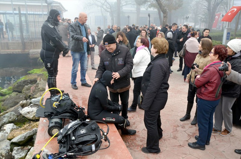 Belediye Başkanı kendini bir anda suya attı işte o anlar - Resim: 3