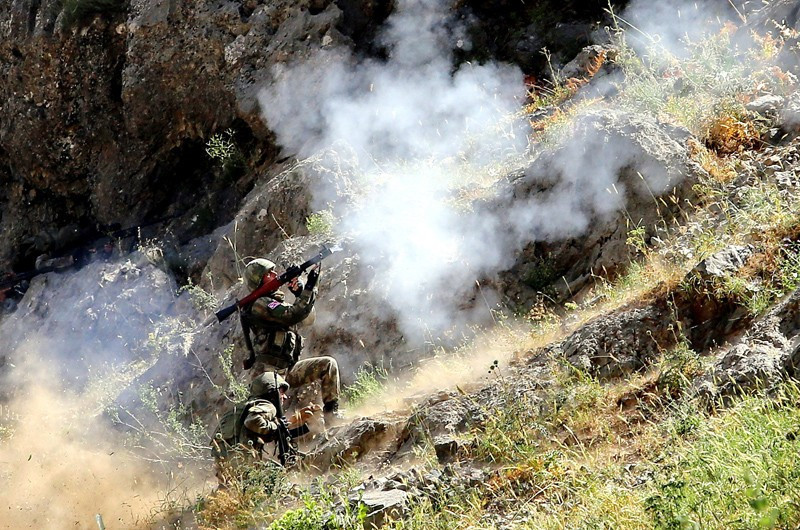 Dağlıca'da Mehmetçik teröristlerin inlerine giriyor - Resim: 1