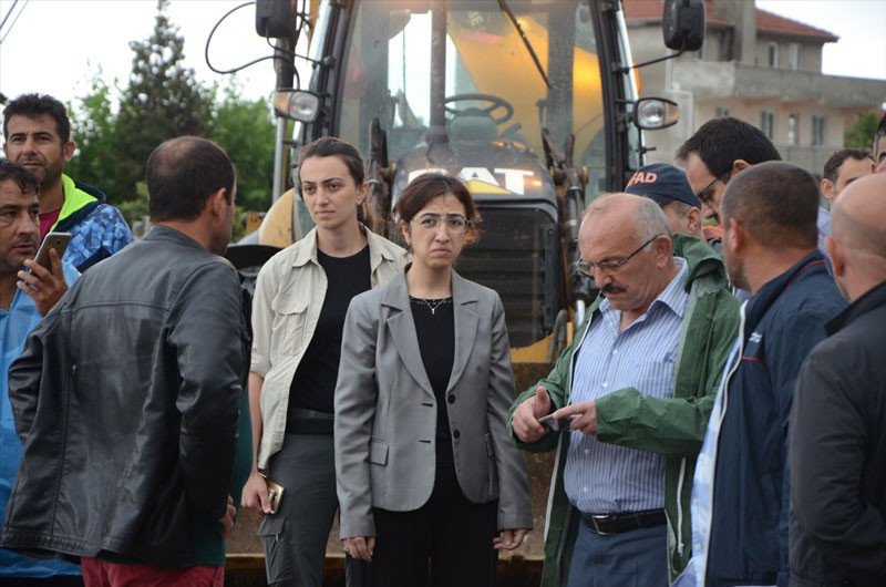 Yollar kapandı evler sular altında - Resim: 4