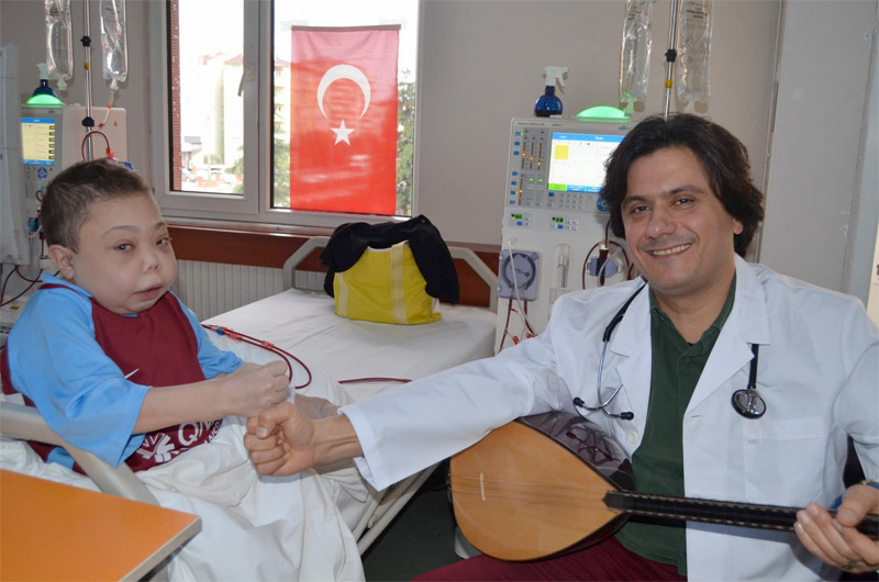 Yüzü çocuk gibi ama yaşı bakın kaç! - Resim: 2