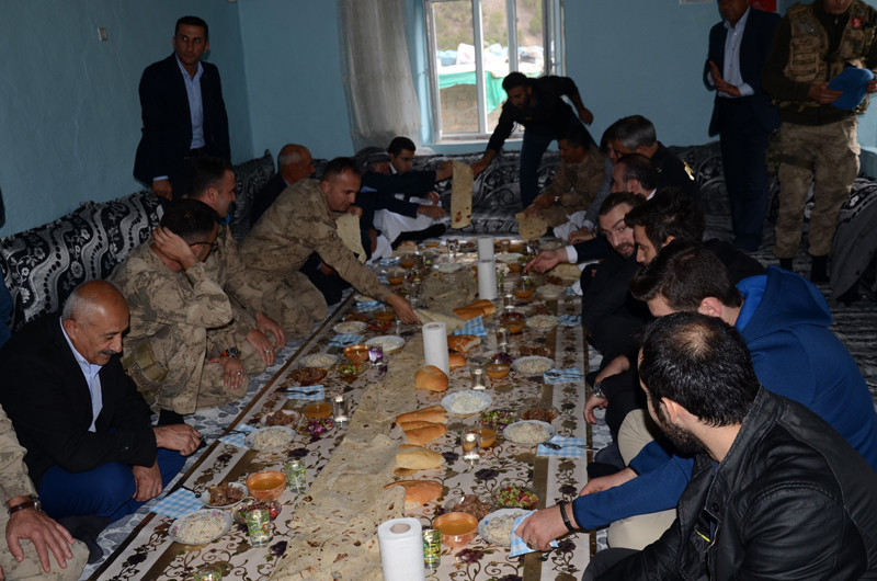 Operasyondaki asker ayran getiren aşiret kızına aşık olunca... - Resim: 4