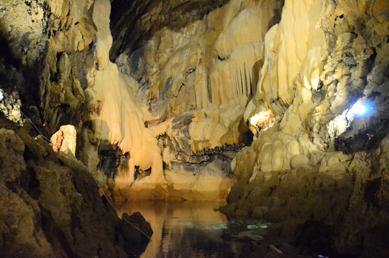 200 metre derinlikteki yeraltı gölünde botlarla muhteşem doğa keşfi - Resim: 1