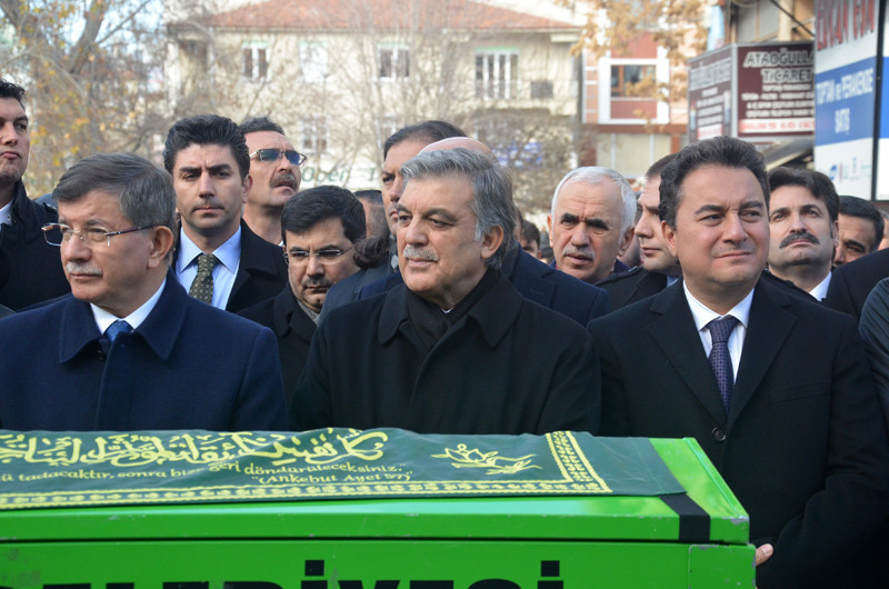 Abdullah Gül Ahmet Davutoğlu ve Ali Babacan cenazede bir araya geldi - Resim: 1