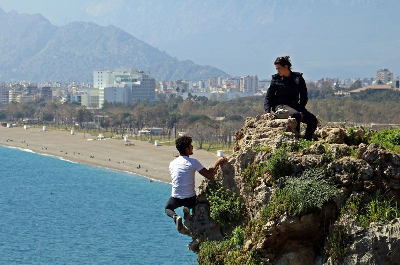 Antalya'da genci o halde görenler polisi aradı - Resim: 4