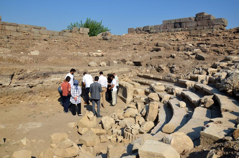 Aydın'daki kazılarda Roma İmparatoru Hadrianus heykelinin parçaları bulundu - Resim: 2