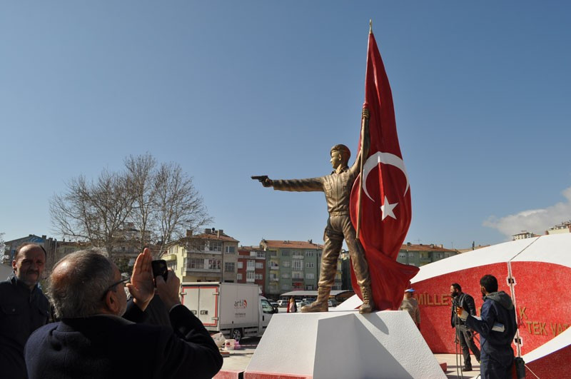 Ömer Halisdemir'in Niğde'de heykeli dikildi - Resim: 3