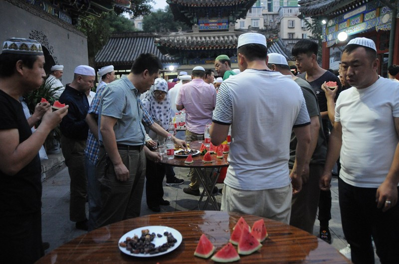 Çin'de ilk iftardan kareler - Resim: 2