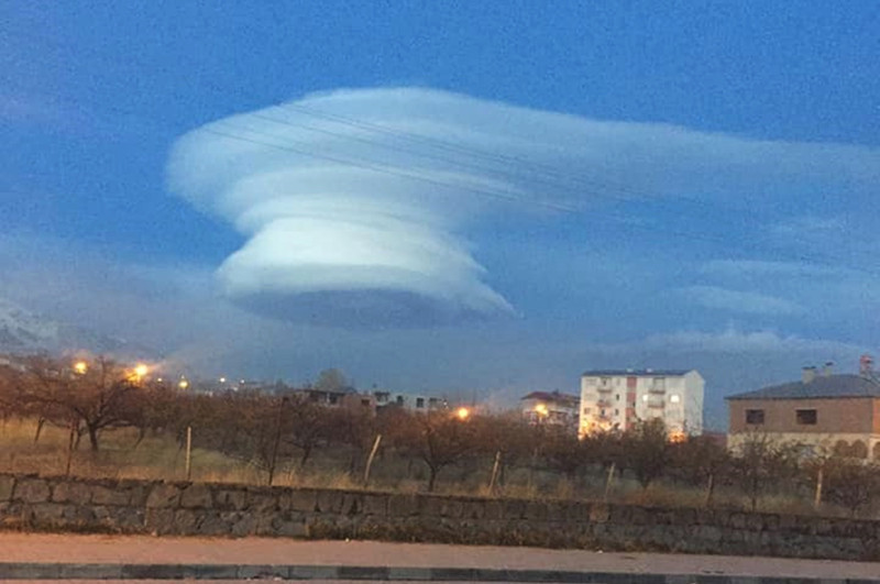 Bitlis'te gökyüzünde sıra dışı görüntü gören cep telefonuna kaydetti - Resim: 3