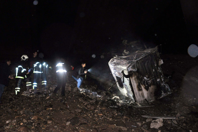 Osmaniye'de aynı yerde  biri asılı kaldı diğeri alev topuna döndü - Resim: 2